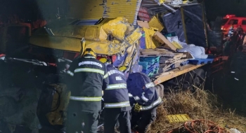 Acidente entre caminhões e micro-ônibus deixa feridos na BR-020, em Formosa